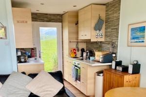 Η κουζίνα ή μικρή κουζίνα στο Snowdonia 1-Bed Chalet Sleeps 2 Stunning Views