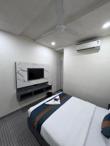 TV a/nebo společenská místnost v ubytování DIAMOND HOTEL