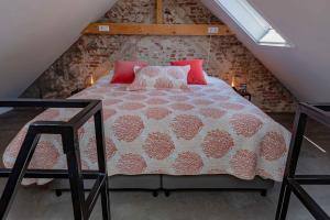 Postel nebo postele na pokoji v ubytování Elburg-Vesting sfeervol appartement Bij de jufferen
