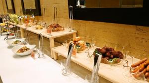 Comida en o cerca de este hotel