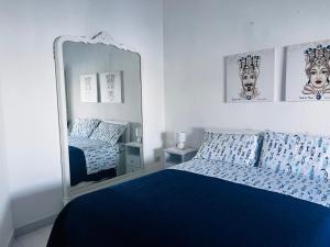 En eller flere senge i et værelse på Le casette di nonna Giulia B