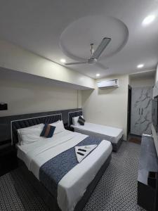 Postel nebo postele na pokoji v ubytování DIAMOND HOTEL