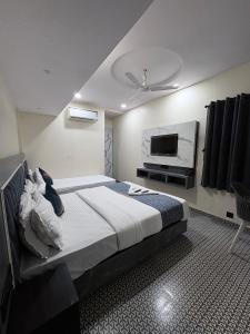 Postel nebo postele na pokoji v ubytování DIAMOND HOTEL