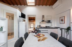 Η κουζίνα ή μικρή κουζίνα στο Casa Falorni - 4th Floor, 4to Piano +10 φωτογραφίες