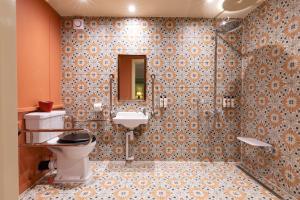 Ein Badezimmer in der Unterkunft The Ragged Robin - A Heartwood Inn