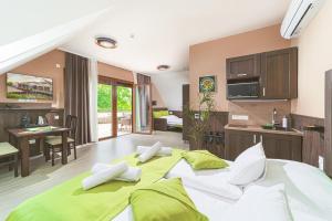 Postel nebo postele na pokoji v ubytování Park Hotel Bükfürdő