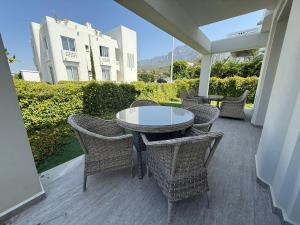 a patio with a table and chairs on a porch at Terra in Elea