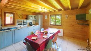 Η κουζίνα ή μικρή κουζίνα στο Chalet Puy Jumel +8 φωτογραφίες