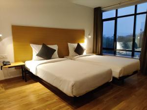 Postel nebo postele na pokoji v ubytování Grey Oak Hotel + 23 fotografií