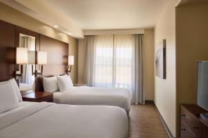 Postel nebo postele na pokoji v ubytování Residence Inn Prescott