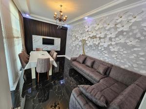 Χώρος καθιστικού στο New Villa Center of Gabala AKSN