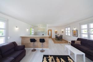 a living room with a couch and a kitchen at Holiday Home Soul 