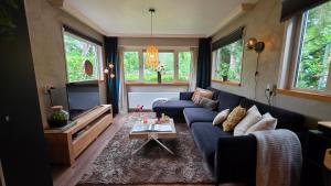 Posezení v ubytování Sfeervol chalet de Dassenburcht
