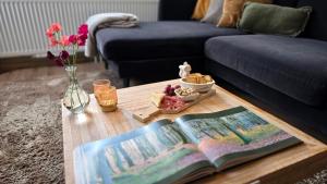 Posezení v ubytování Sfeervol chalet de Dassenburcht + 32 fotografií