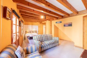 Ruang duduk di Sabetche - baskeyrentals