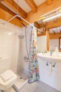 Bilik mandi di Sabetche - baskeyrentals +35 gambar