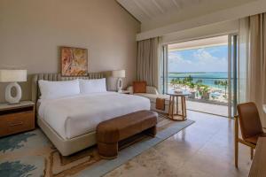 Katil atau katil-katil dalam bilik di Salterra, a Luxury Collection Resort & Spa, South Caicos +78 gambar