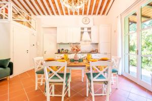 Kuchyň nebo kuchyňský kout v ubytování Cottage L'Antico Frantoio