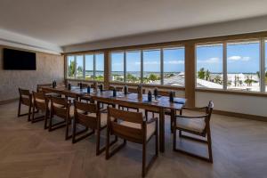 Televisyen dan/atau pusat hiburan di Salterra, a Luxury Collection Resort & Spa, South Caicos