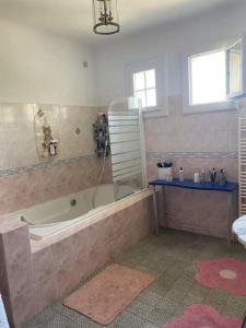 Ένα μπάνιο στο La Maison de Francoise +11 φωτογραφίες