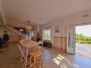 A kitchen or kitchenette at Victoria Hotel
