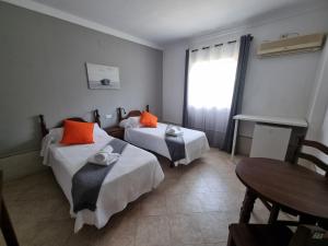 A bed or beds in a room at Victoria Hotel