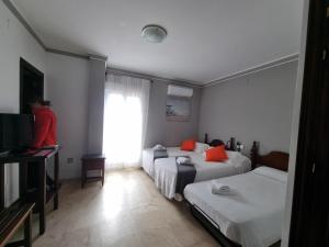 A bed or beds in a room at Victoria Hotel
