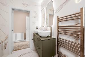 Ein Badezimmer in der Unterkunft 72 The Westpoint Way