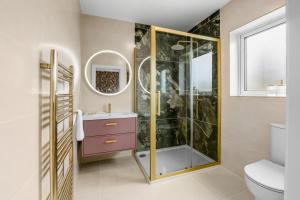 Ein Badezimmer in der Unterkunft 72 The Westpoint Way