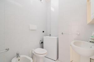 Et badeværelse på Appartamentino Vicino al Mare + 16 billeder