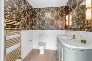 Ein Badezimmer in der Unterkunft 72 The Westpoint Way
