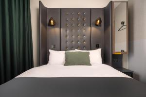 Letto o letti in una camera di Point A Hotel London Westminster