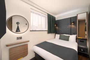 Letto o letti in una camera di Point A Hotel London Westminster