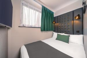 Letto o letti in una camera di Point A Hotel London Westminster