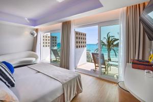 a bedroom with a bed and a view of the ocean at Universal Hotel Neptuno - Adults Only in Playa de Palma