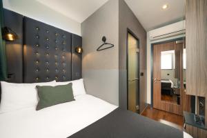 Letto o letti in una camera di Point A Hotel London Westminster