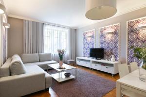 TV a/nebo společenská místnost v ubytování Liv'Inn Aparthotel