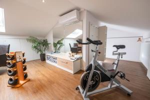 Fitness centrum a/nebo fitness zařízení v ubytování Hotel Tiek Superior