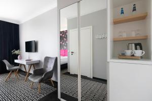 Kuchyň nebo kuchyňský kout v ubytování Liv'Inn Aparthotel