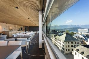 Nespecifikovaný výhled na hory nebo výhled na hory při pohledu z hotelu