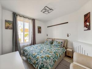 a bedroom with a bed and a window at Villa avec jacuzzi, sauna&cinéma in Triel-sur-Seine +76 photos