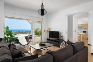 TV/trung tâm giải trí tại Hill & Sea View White Pearl Villa