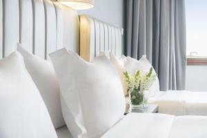 Ένα ή περισσότερα κρεβάτια σε δωμάτιο στο Auberge du Cheval Blanc Brunstatt