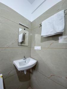 The Nexus Hotel Kakkanad的一间浴室