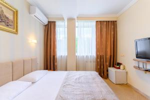 TV a/nebo společenská místnost v ubytování Persian Palace Hotel