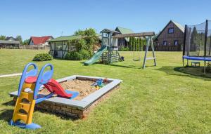 Ο χώρος παιχνιδιού για παιδιά στο Amazing Home In Mscice With Wifi