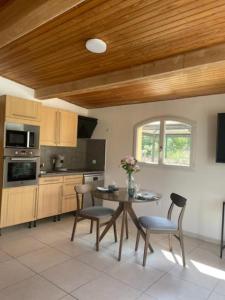 a kitchen with a table and chairs in a room at Magnifique studio, piscine, parking Nice in Nice