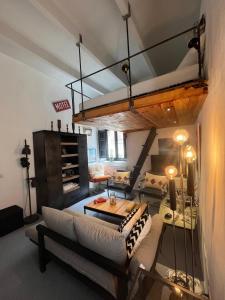a living room with a couch and a table at Begur, mon amour in Begur