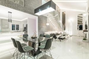 Gallery image of Luxury Villa Cavo Mare Meltemi with private pool & jacuzzi in Plános