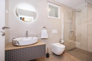 Fotografie z fotogalerie ubytování Villa Stone House with Pool v destinaci Nin